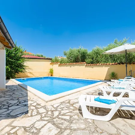 Vila The House With Blue Windows *