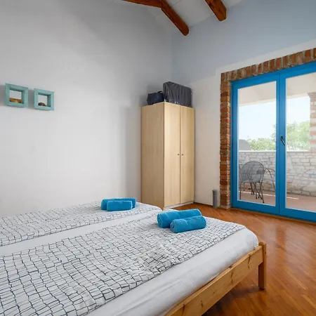 Vila The House With Blue Windows